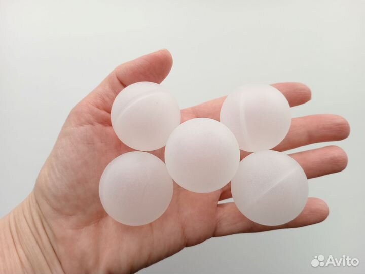 Шарики пластмассовые для животных или творчества