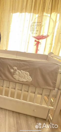 Детская кроватка с маятником и ящиком