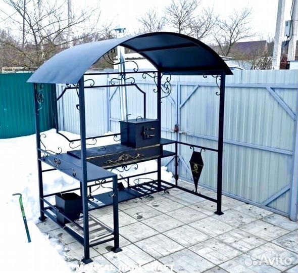 Мангал с крышей