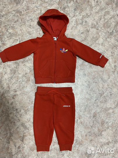 Спортивный костюм adidas