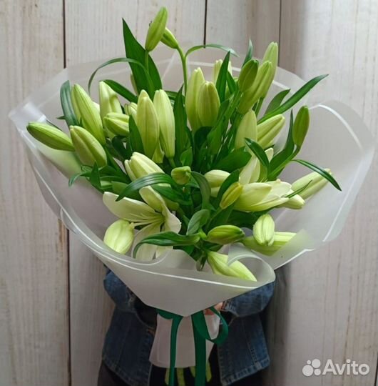 Букеты с лилиями на 08 марта Доставка Самовывоз