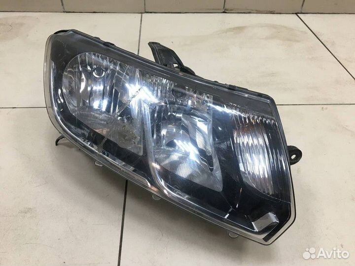 Фара передняя правая Renault Logan