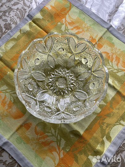 Большая хрустальная ваза