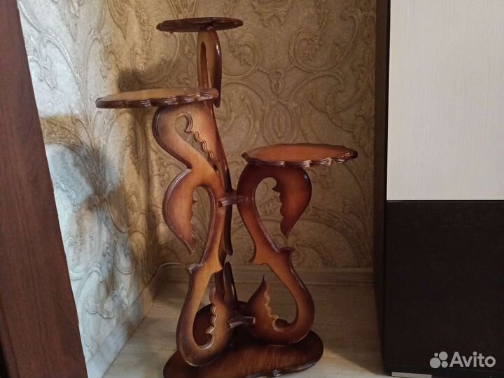 Подставка под цветы. Дерево