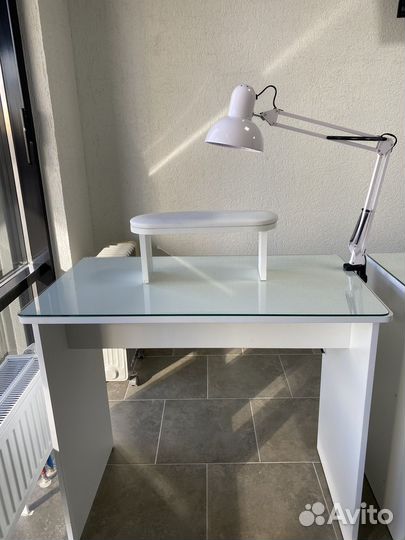 Стол маникюрный новый