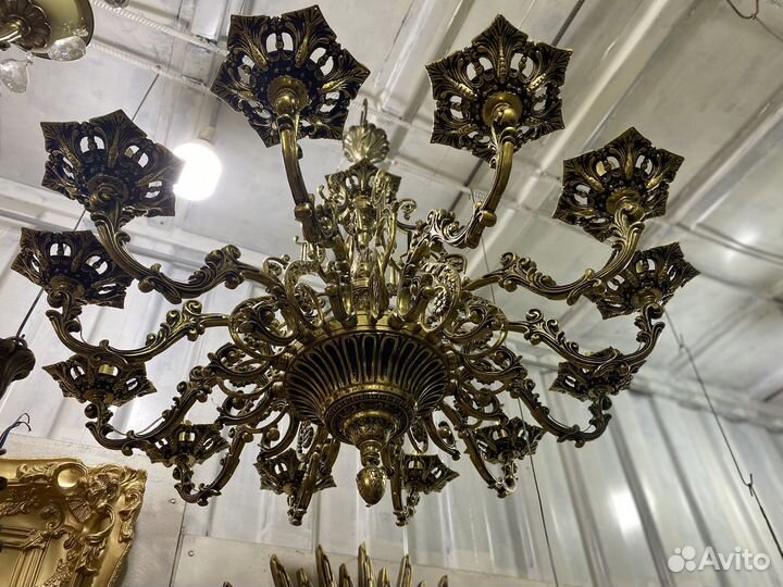 Большая люстра
