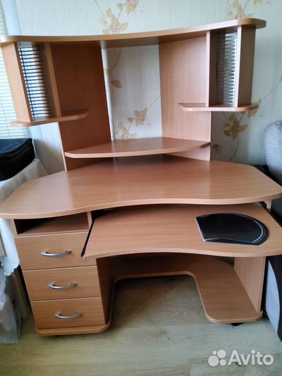 Компьютерный стол