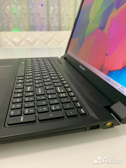 Lenovo 15.6LED” SSD512gb+8GB+intel HD Graphics