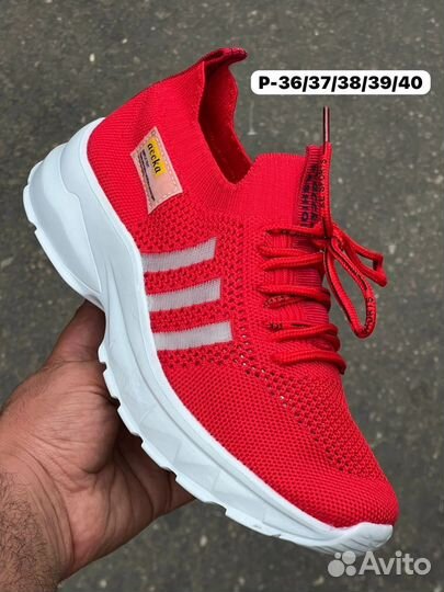 Кроссовки женские