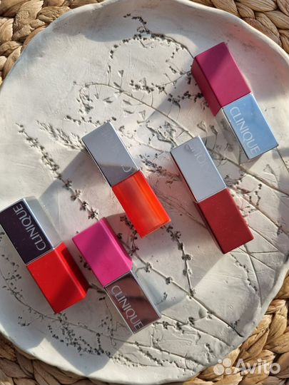 Clinique помада