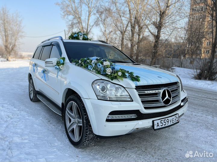 Свадебное украшение на машину