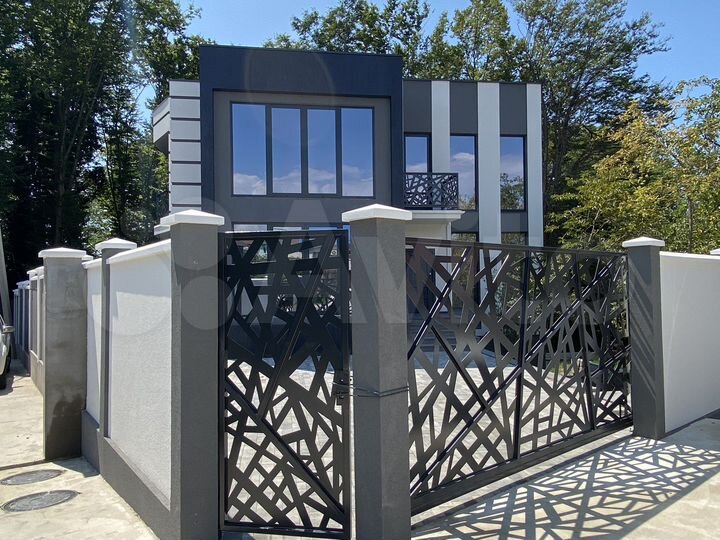 Дом 221 м² на участке 4,7 сот.