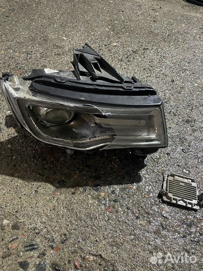 Фара правая Grand cherokee wk2