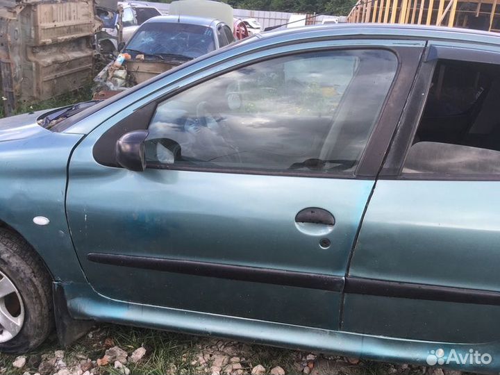 Дверь передняя левая Peugeot 206
