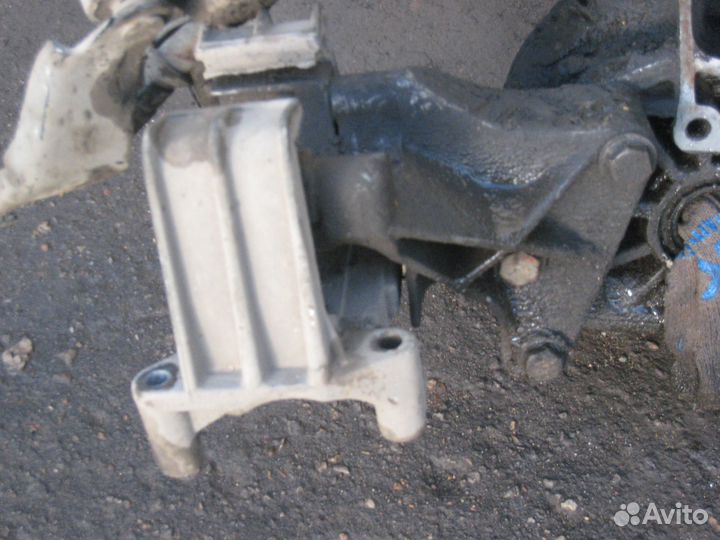 Кронштейн крепления двигателя Opel Vectra B X16XEL