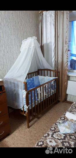 Кроватка, матрас, мобиль, коврик и пр