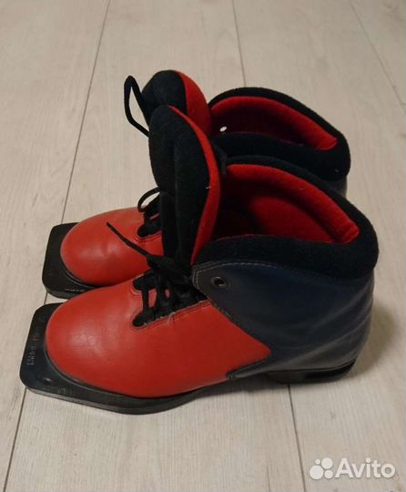 Лыжные ботинки детские новые