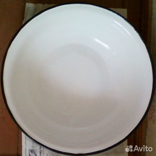 Тазы, кастрюли, сковородки