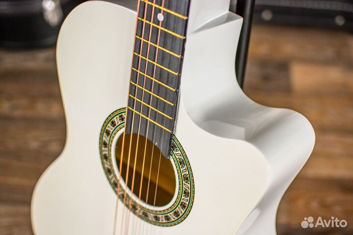 Акустическая гитара Belucci + Аксессуар