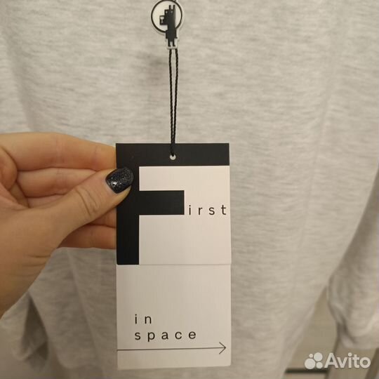 Свитшот женский First in space