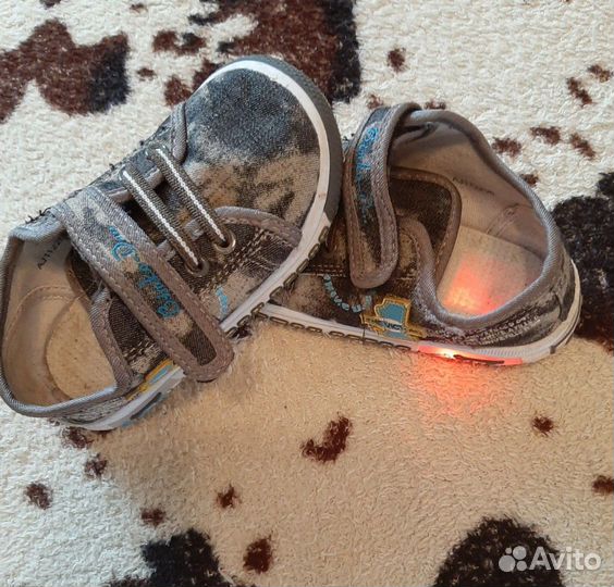 Светится в темноте. Бу мало