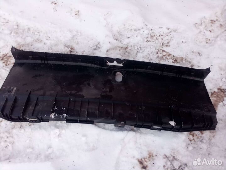 Nissan almera classic пластик замка багажника