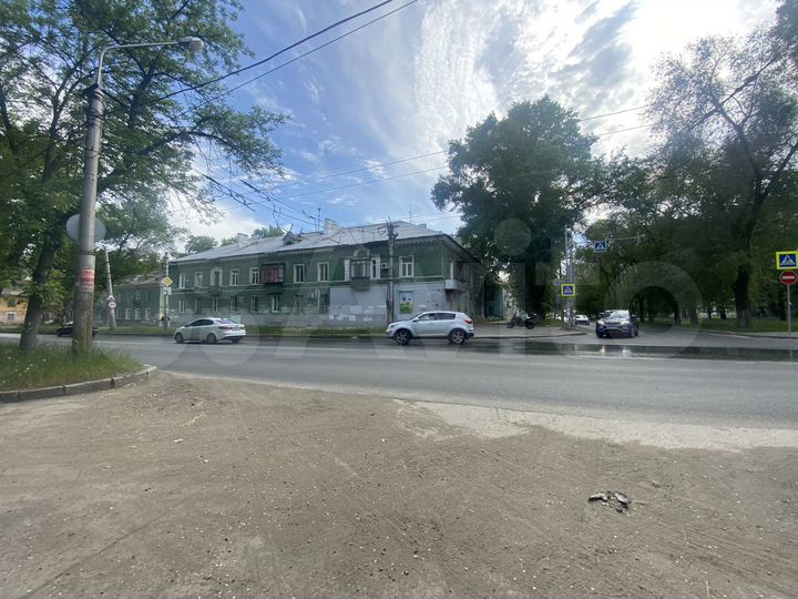 Торговая площадь с отдельным входом и витражами