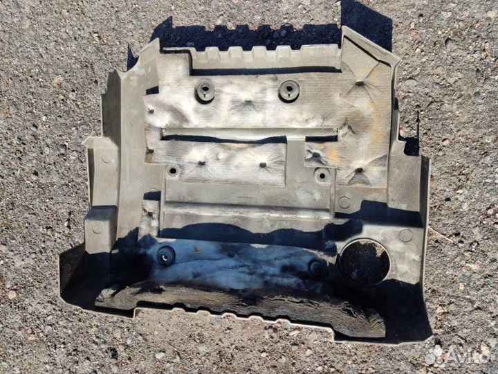 Декоративная крышка двигателя Mitsubishi Carisma