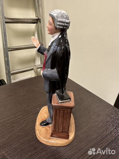 Статуэтка «Адвокат» фарфор Англия 20 век 21,5 см