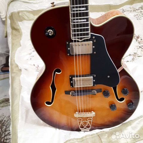 Полуакустическая гитара