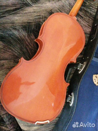Скрипка в футляре китай