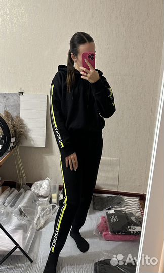 Женский спортивный костюм dkny новый на флисе