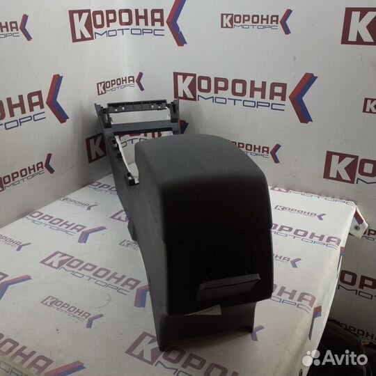 Центральная консоль в сборе с подлокотником lifan