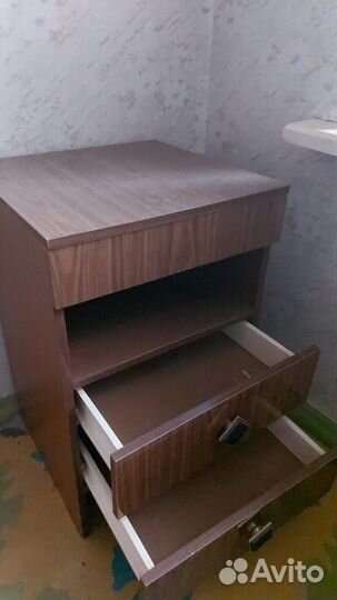 Тумбочка