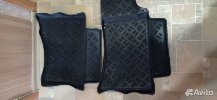 Автомобильные коврики резиновые бу
