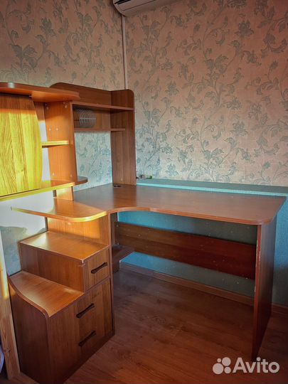 Компьютерный стол угловой