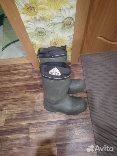 Сапоги зимние, кухонные принадлежности