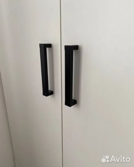 Шкаф платяной белый
