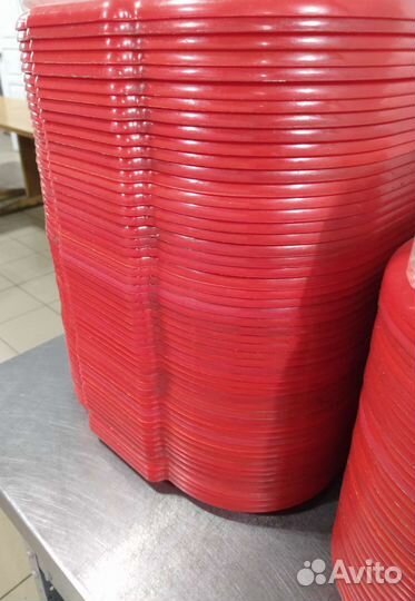 Подносы прочные 80 шт