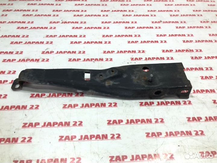 Крепление бампера переднее правое Toyota Lite Ace