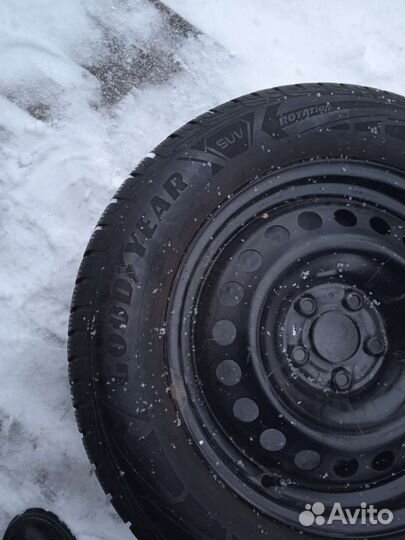 Goodyear UltraGrip 225/65 R17