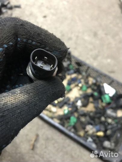 Датчик включения вентилятора Toyota Crown