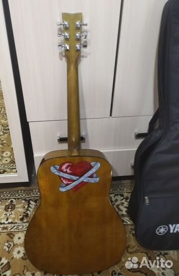 Акустическая гитара yamaha