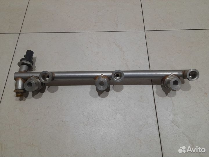 Топливная рампа VAG 3.6л левая