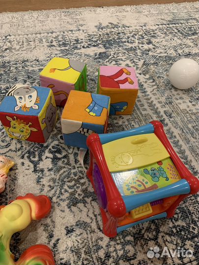 Развивающие игрушки для малыша пакетом