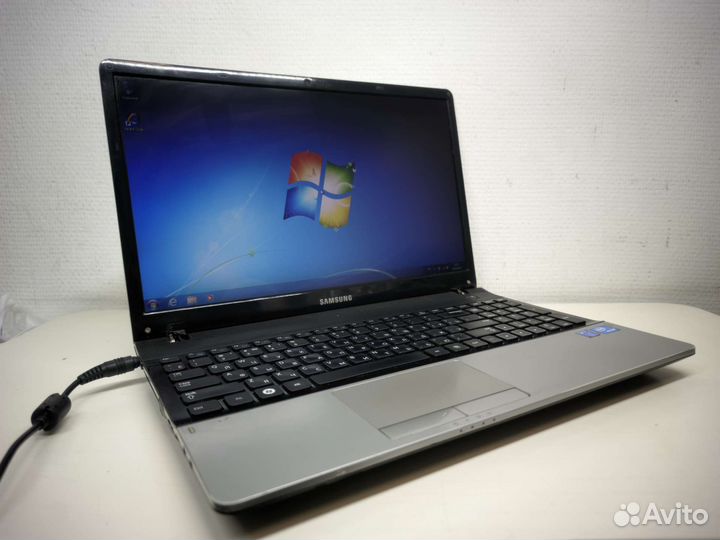Офисный ноутбук Samsung