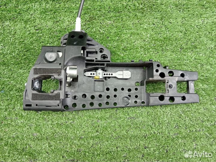 Кронштейн ручки задний левый Audi Q3 8U