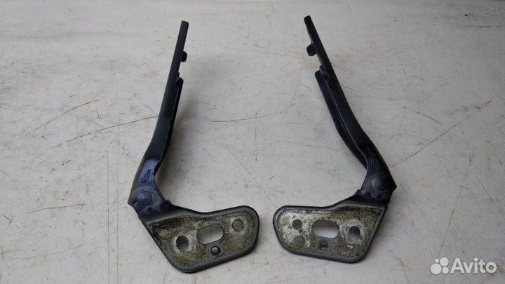 Петля капота Audi A6 C6 3.2 2006