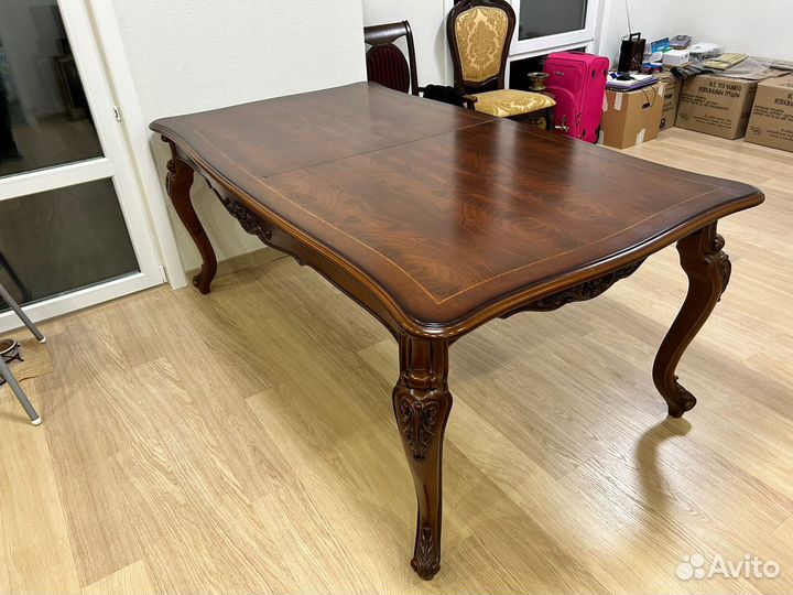 Стол обеденный