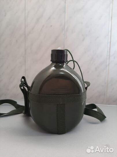 Фляжка походная с лямками через плечо